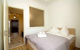 Tamar'S Apartment